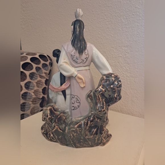 Rare Vintage Chinese Hand Painted Lovers Porcelain Statue of Emperial Man Woman - Picture 8 of 12